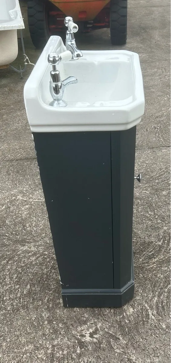 Vanity unit with sink - Image 4