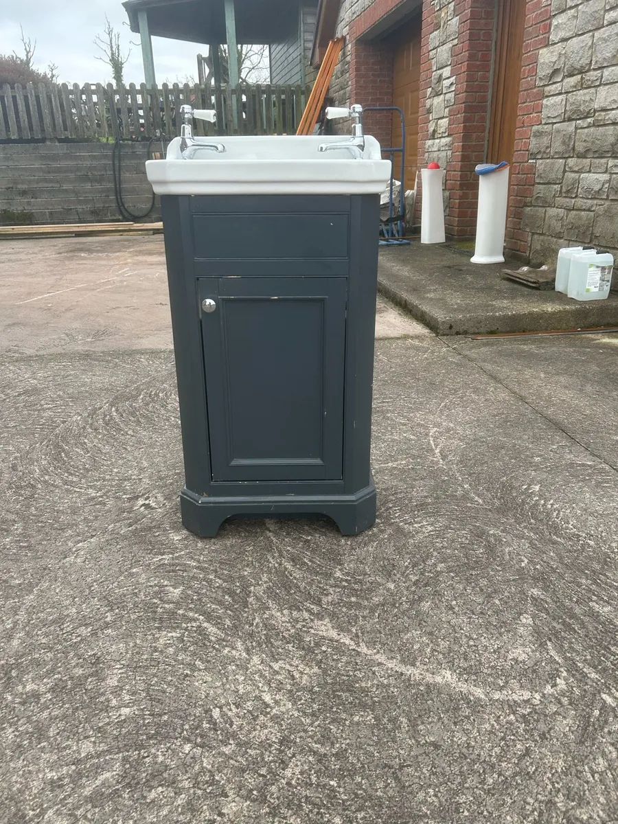 Vanity unit with sink - Image 1