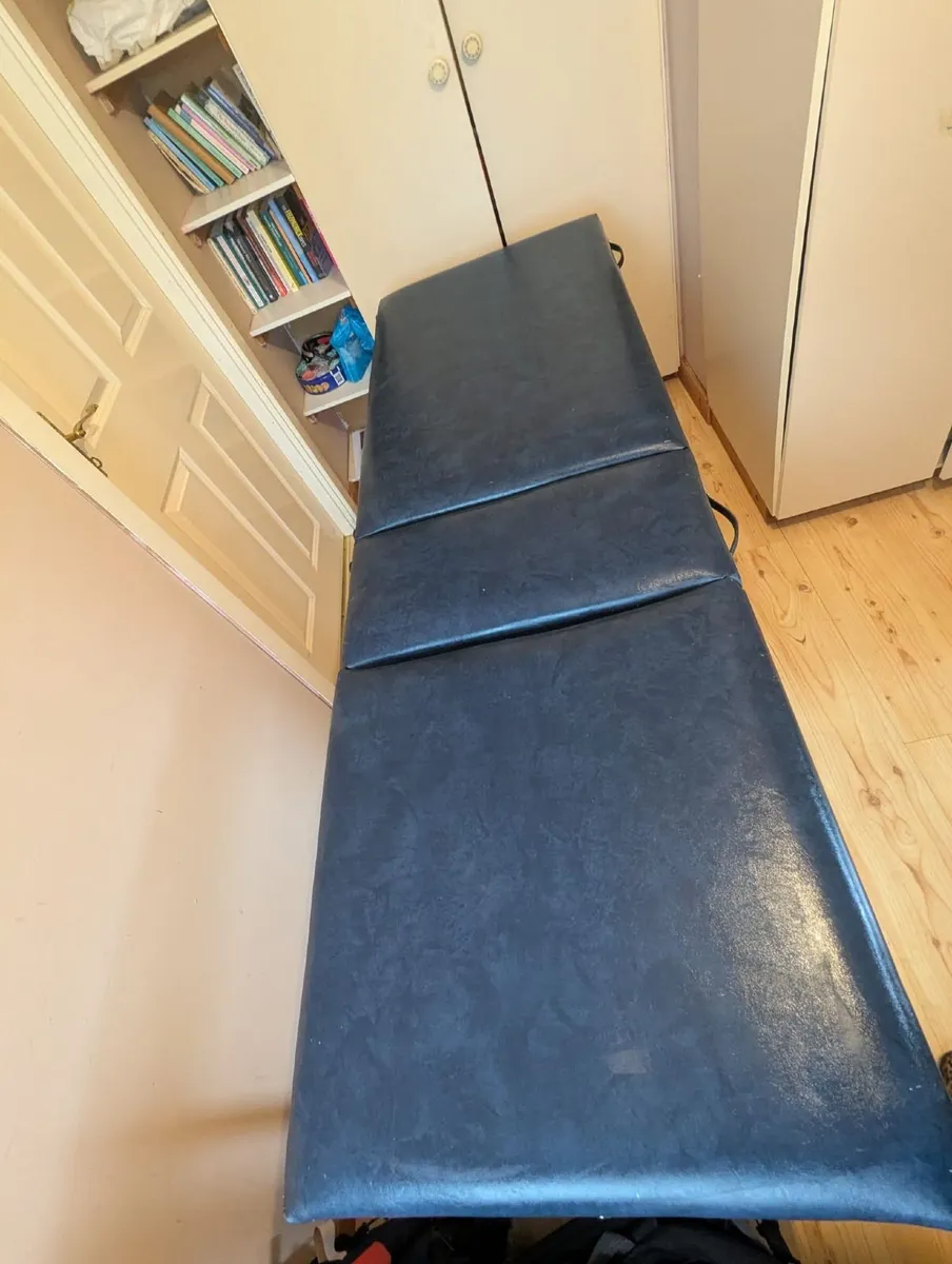 Therapy couch - Image 2