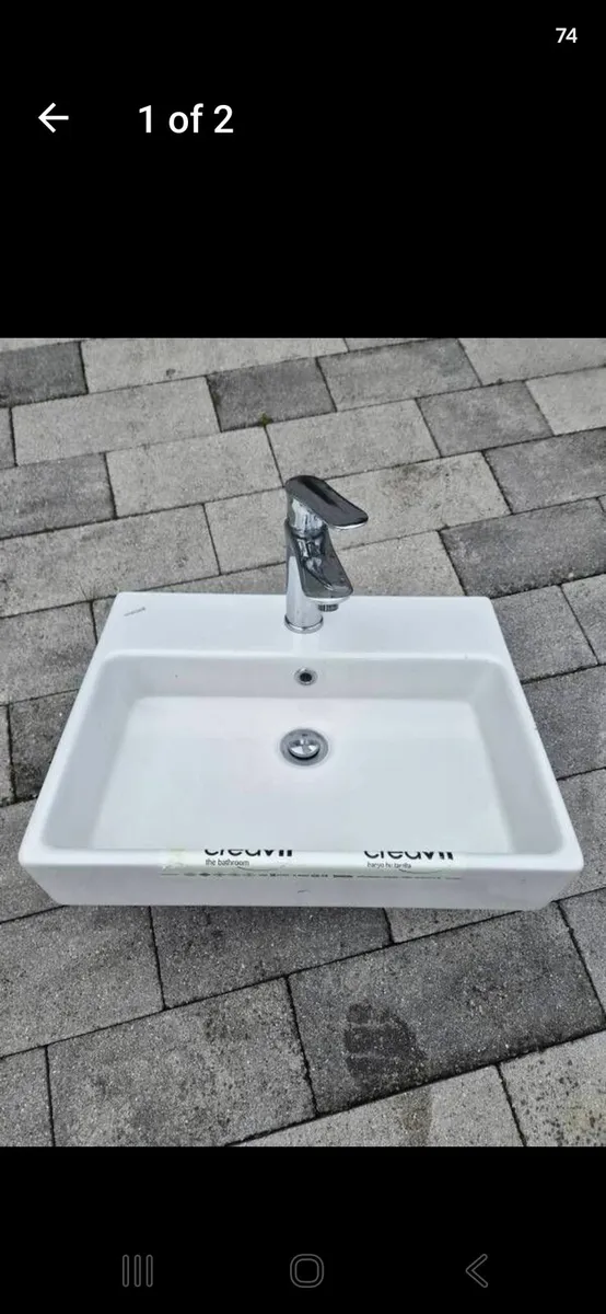 Bathroom sink - Image 1