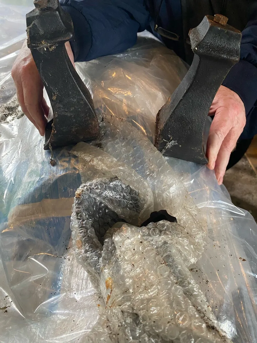 Stove legs - Image 1