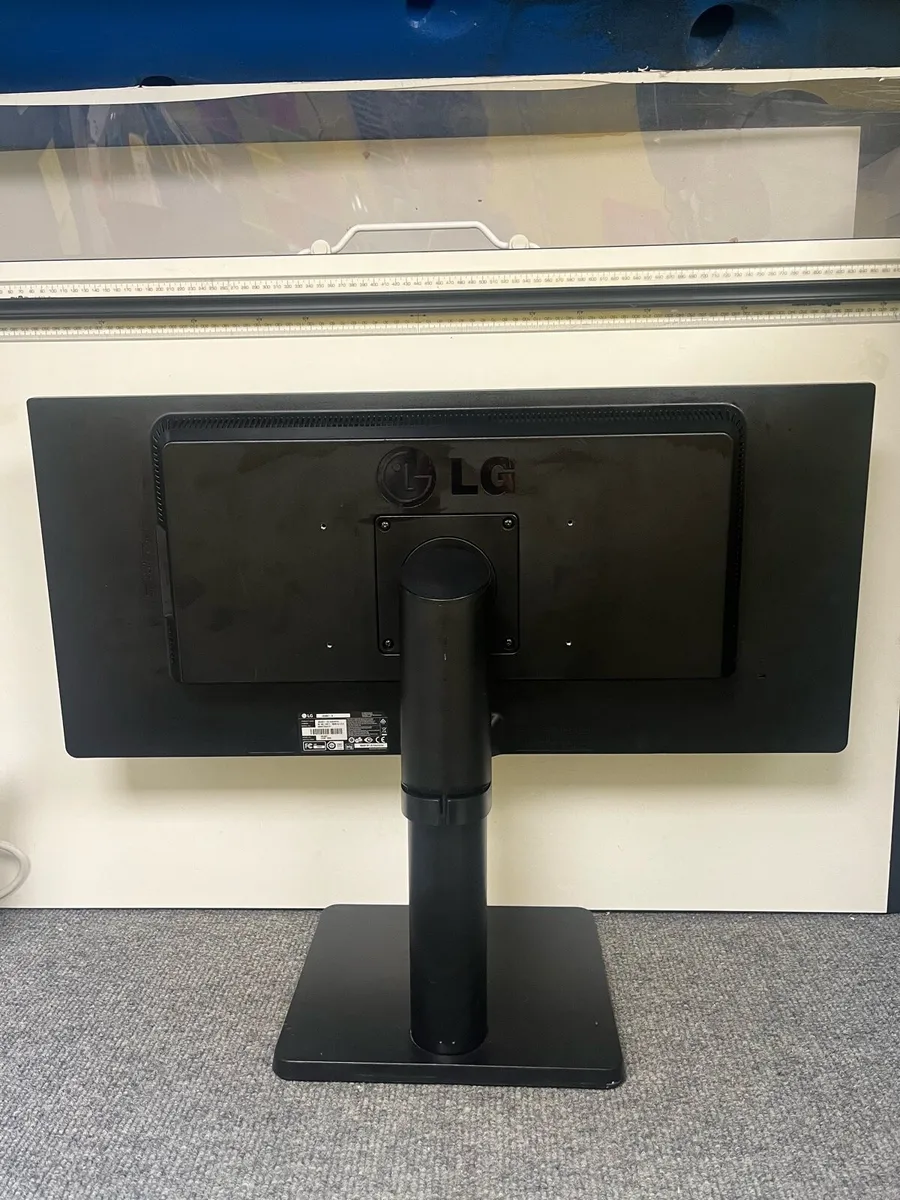 LG 29” Ultrawide Monitor - 29UB67B - Image 2
