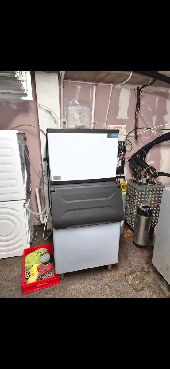 Unifrost Ice Maker - Image 1