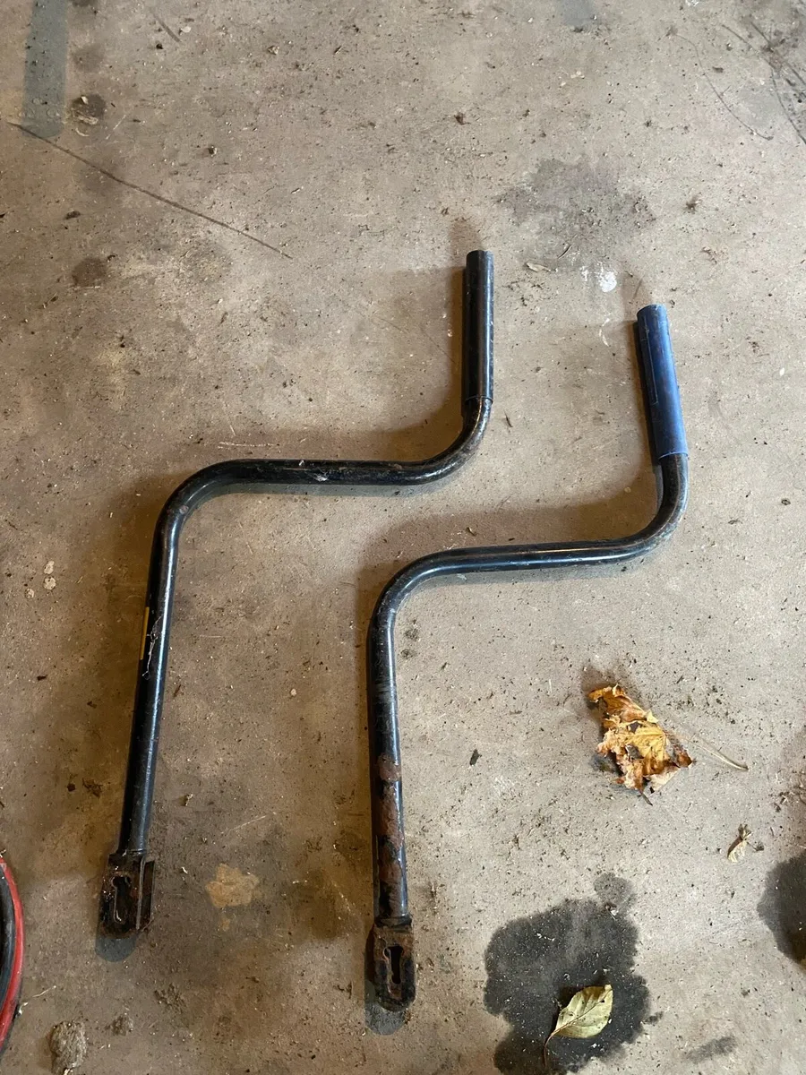 Leg winders for artic trailer