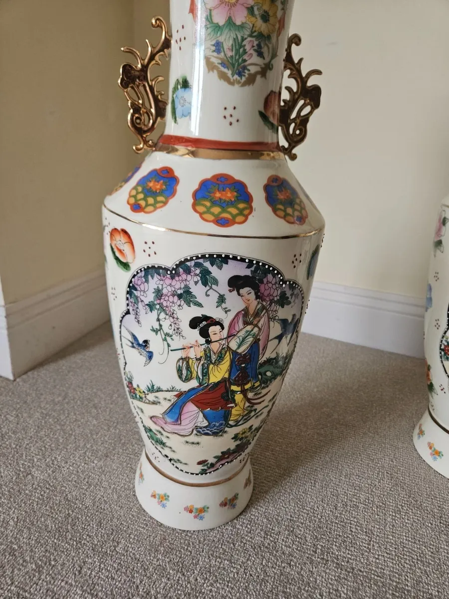 Antique vases - Image 2