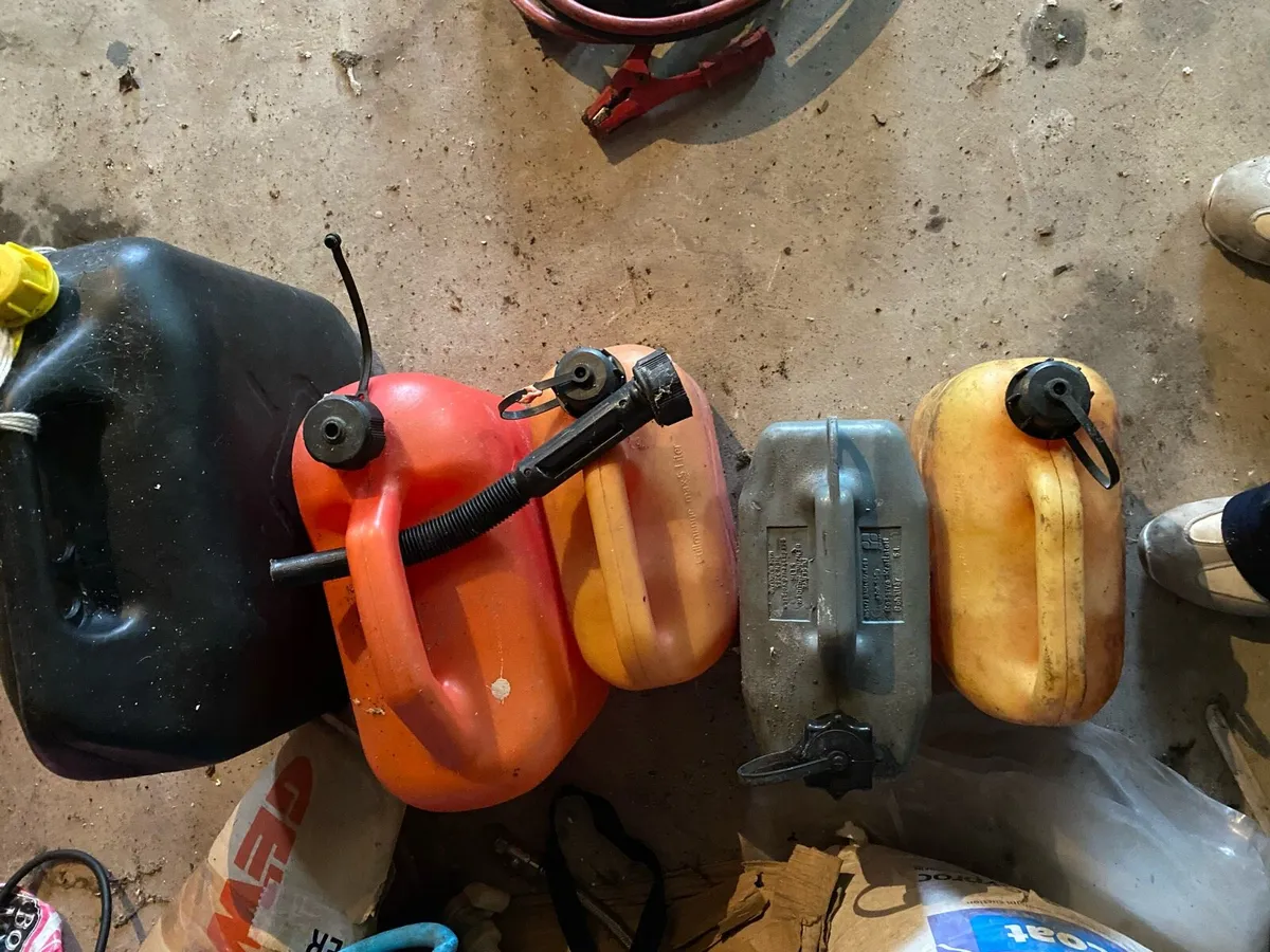 Petrol cans - Image 2