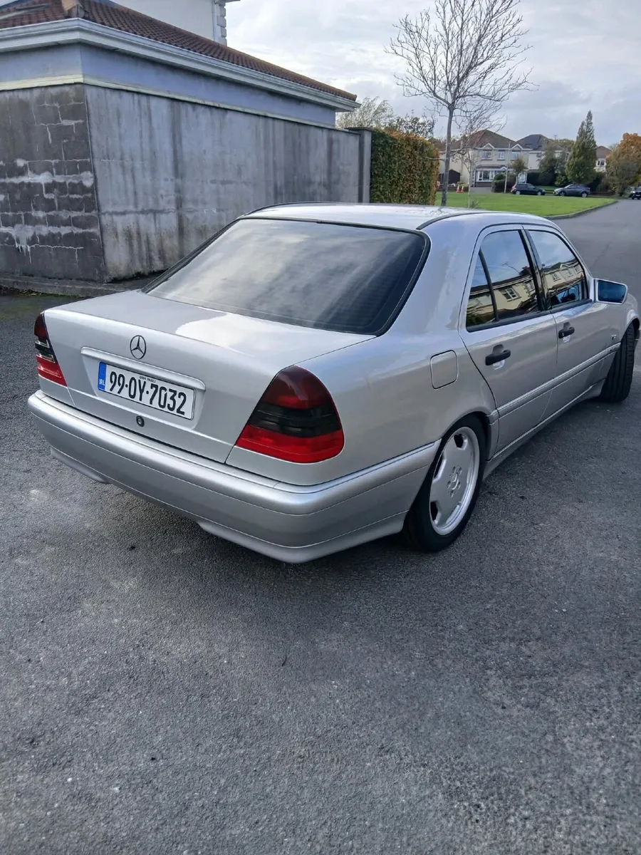 Mercedes-Benz C-Class 1999 - Image 2