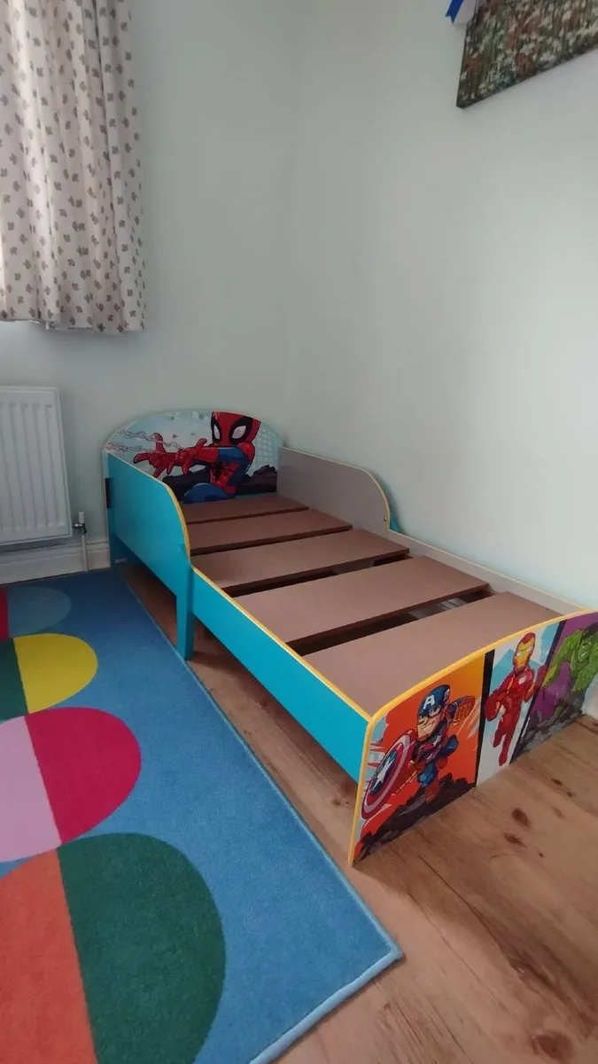 Marvel superheroes toddler bed - Image 1