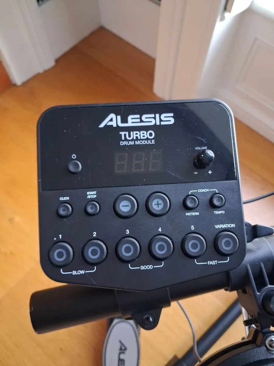 Alesis Turbo Mesh Electric Drum Kit with amp - Image 2