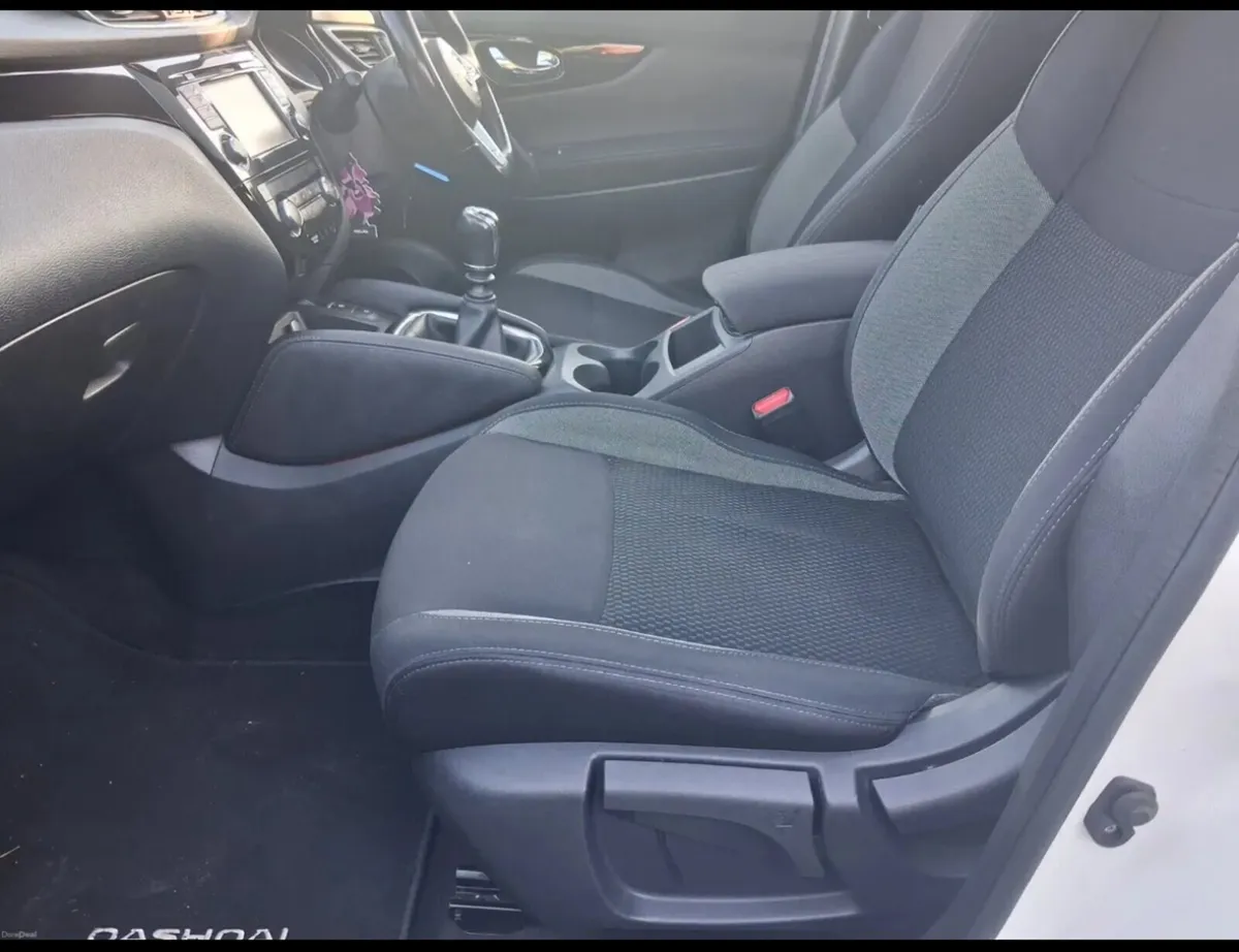 Nissan Qashqai 1.5 DCI N-connecta 5DR - Image 3