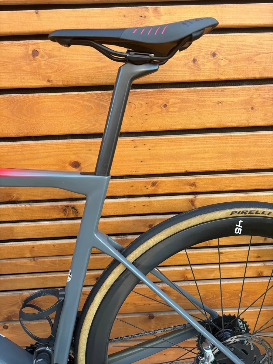 BMC Teammachine SLR01 – SRAM Red eTap AXS– ENVE 45 - Image 4