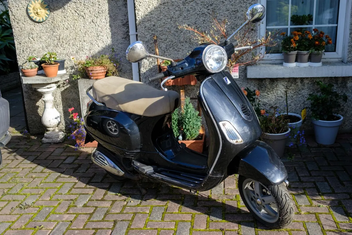 Piaggio Vespa LX 125 - Image 1