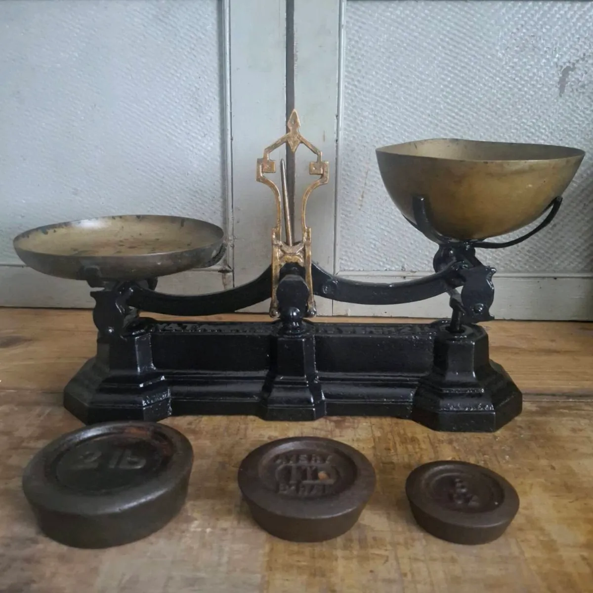 Antique W&T Avery 2lb Cast Iron Shop Scale - Image 1
