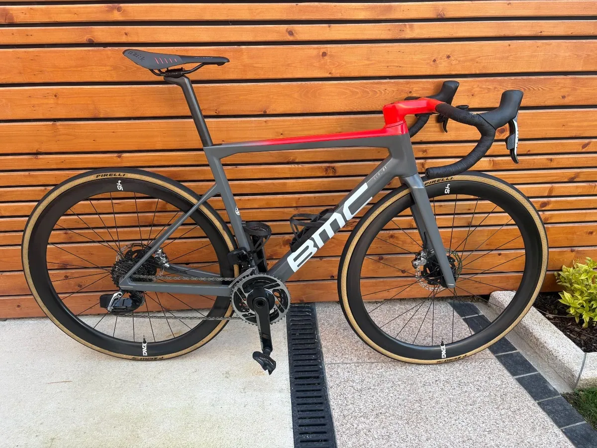 BMC Teammachine SLR01 – SRAM Red eTap AXS– ENVE 45 - Image 1
