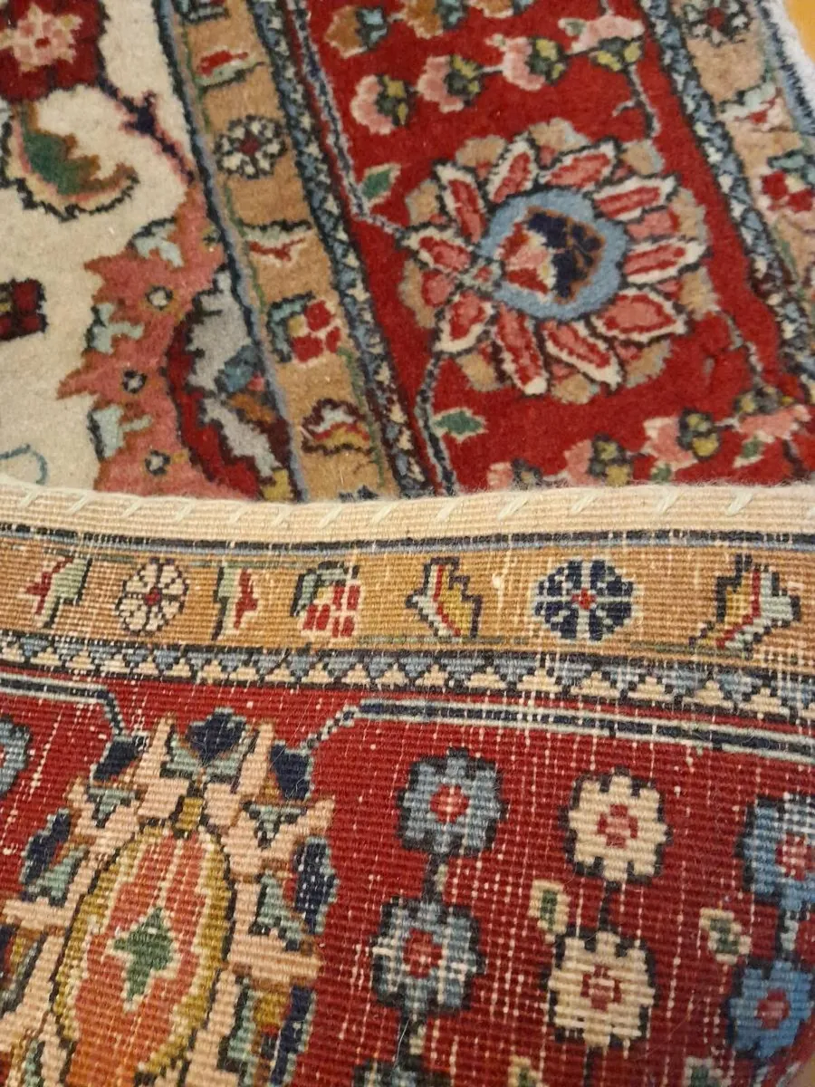 Cream ground rug with  multi colour pattern - Image 3