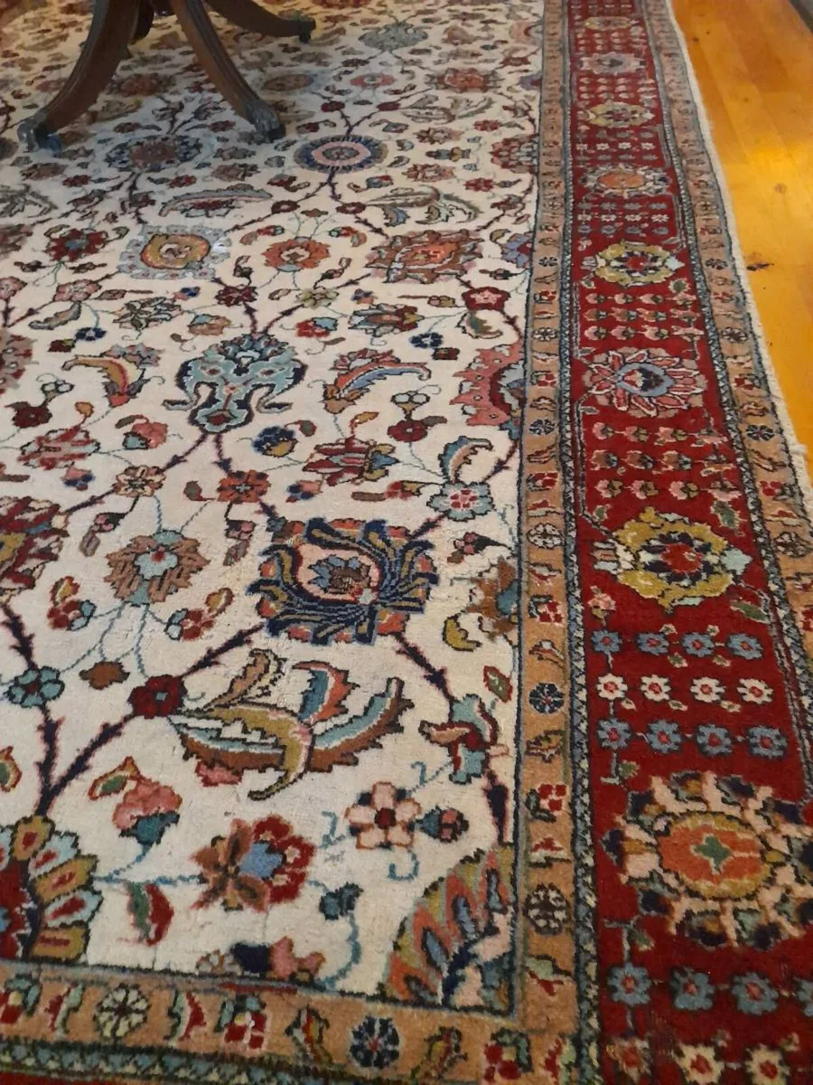 Cream ground rug with  multi colour pattern - Image 2