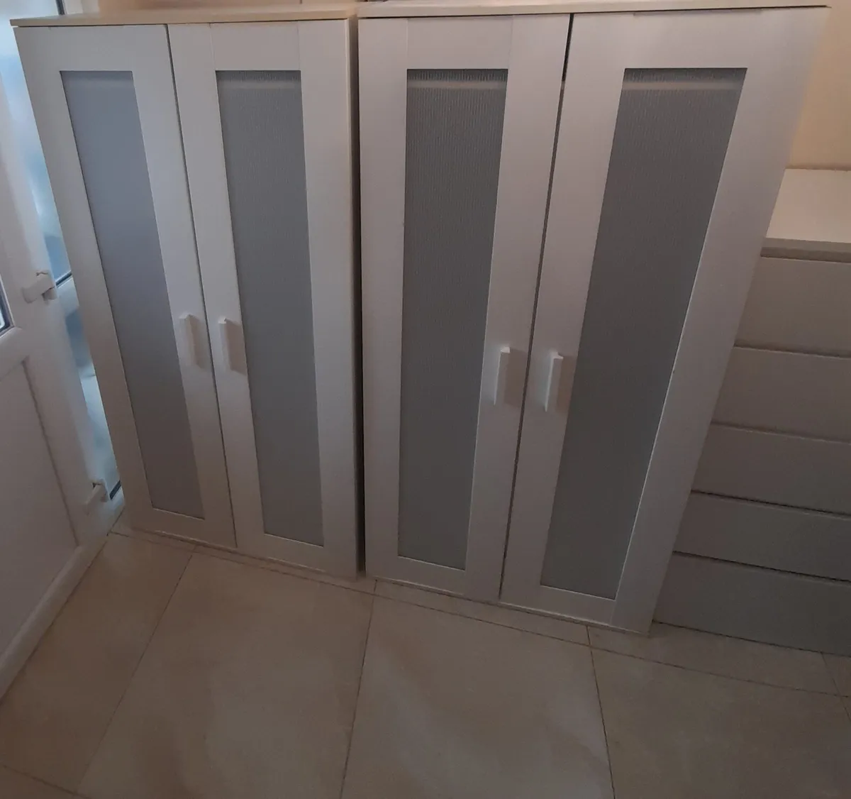 2 matching wardrobes & chest drawers - Image 1