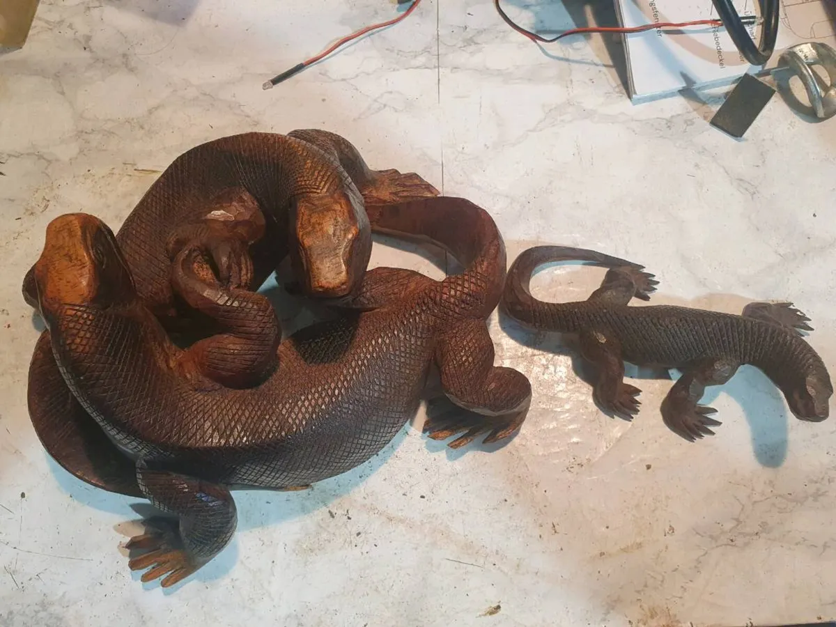 Komodo Battle sculpture - Image 1