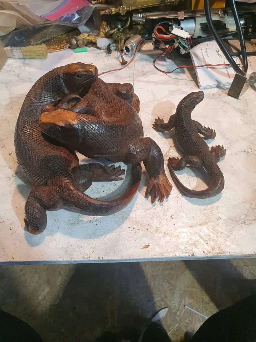 Komodo Battle sculpture - Image 3