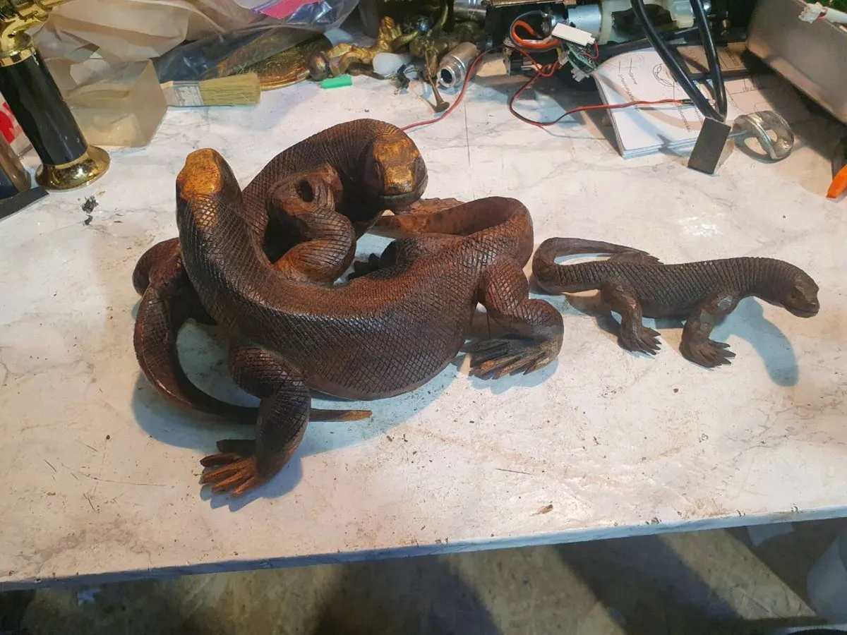 Komodo Battle sculpture - Image 2