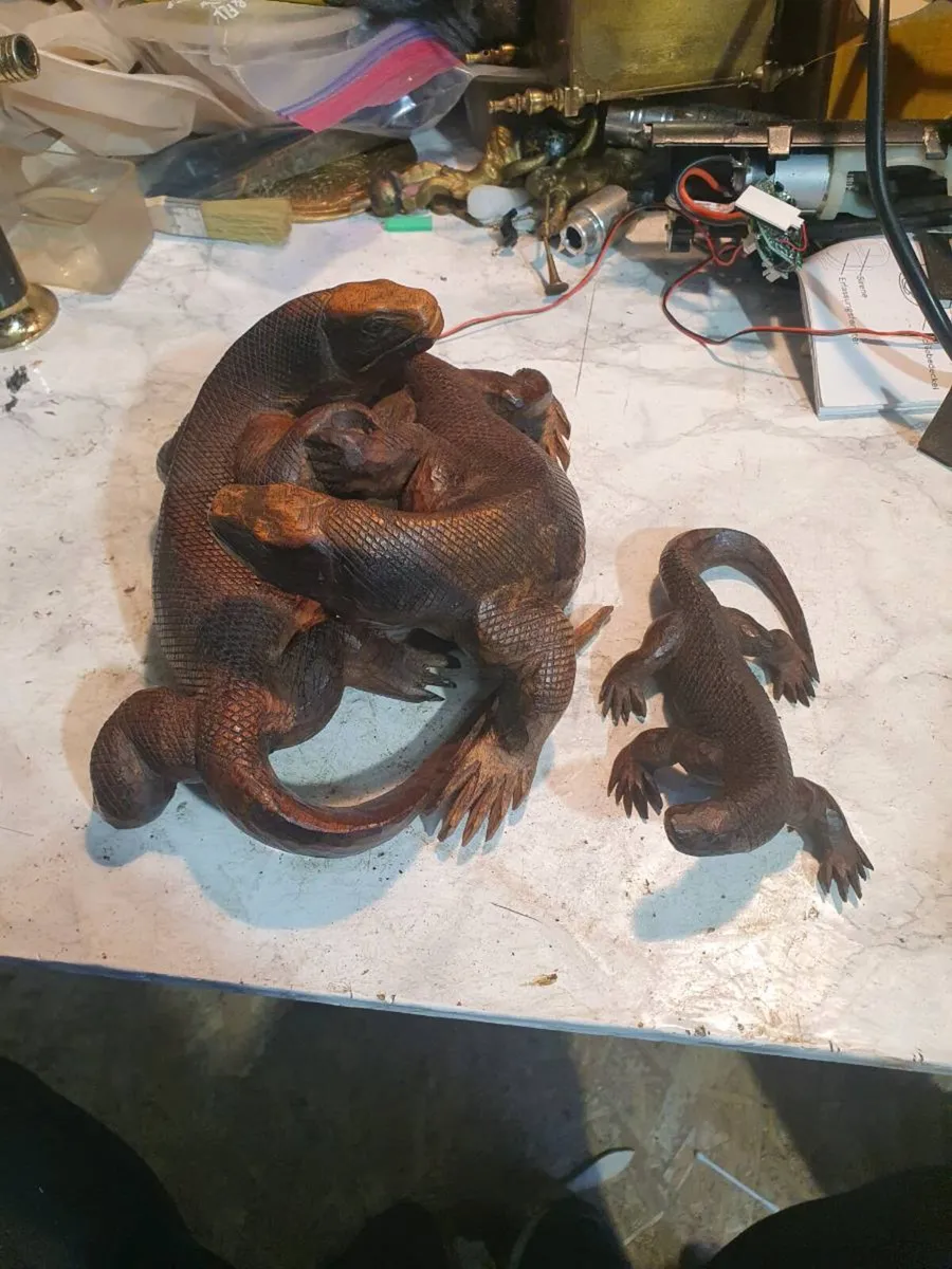 Komodo Battle sculpture - Image 4