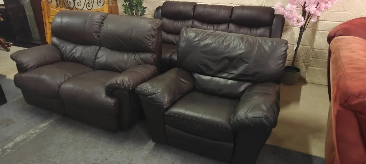 2 Seater + 1 Armchair Recliners - Image 4