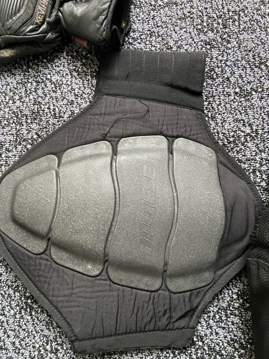 Motorcycle gear - Image 2