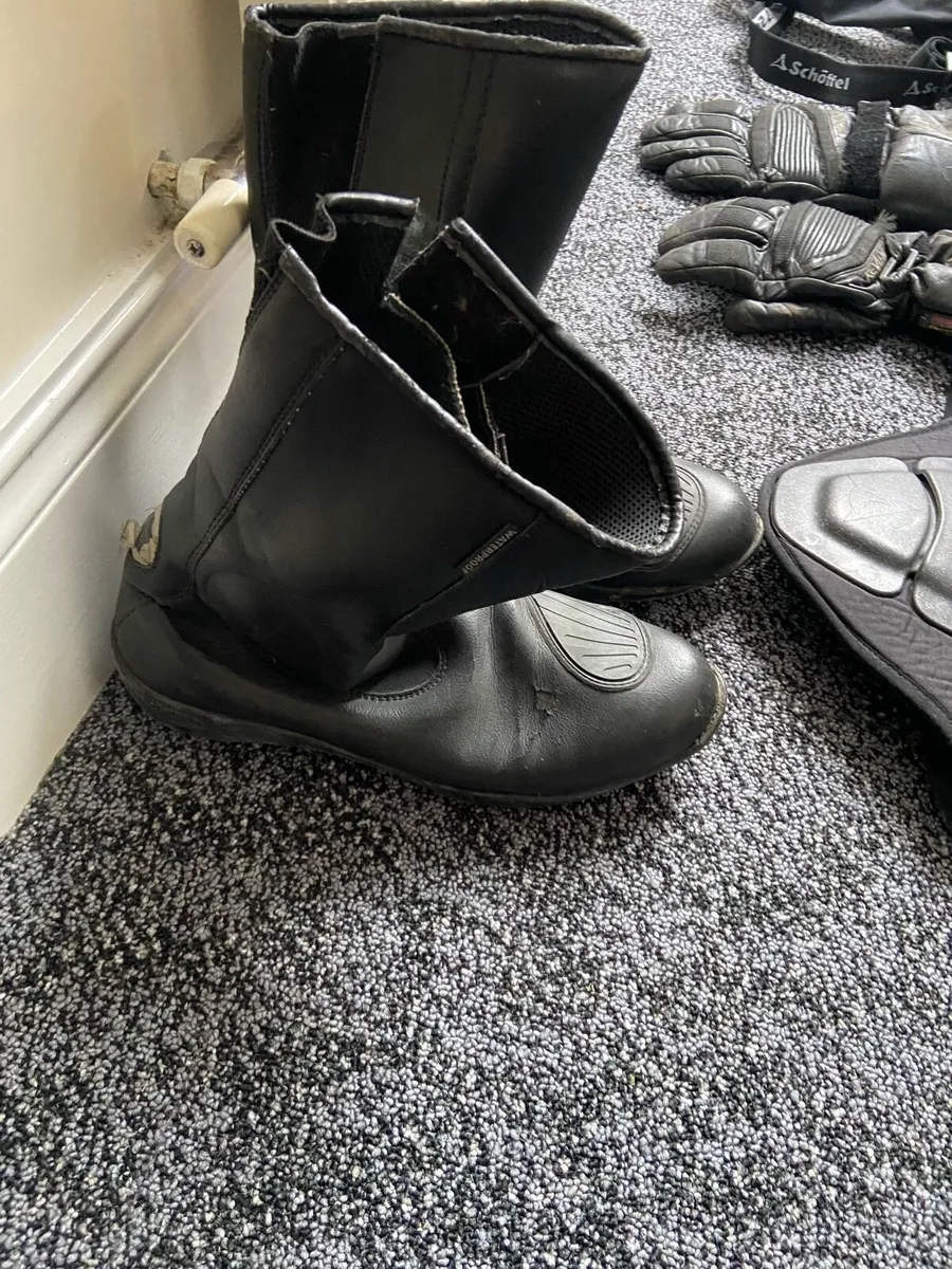 Motorcycle gear - Image 3