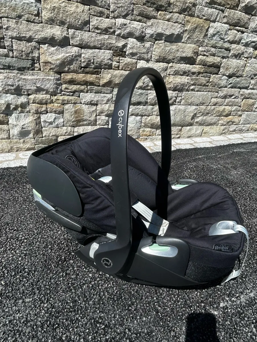 Cybex 360 car seat and isofix base - Image 2