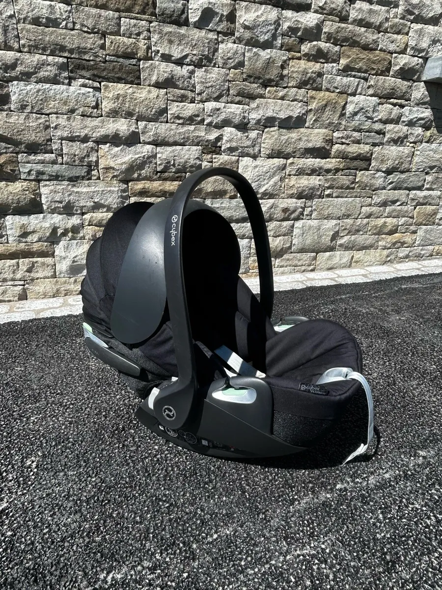 Cybex 360 car seat and isofix base - Image 3