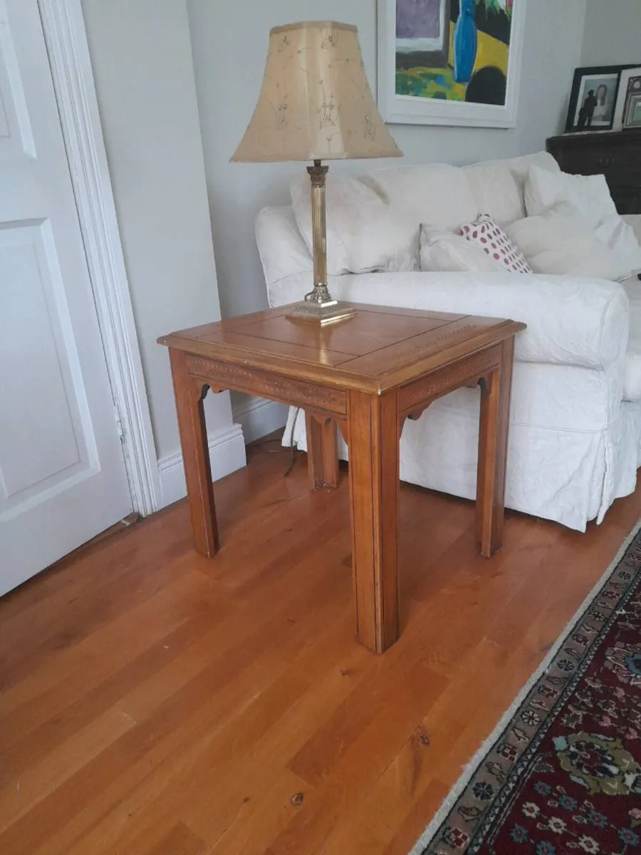 Small coffee/ lamp table - Image 1