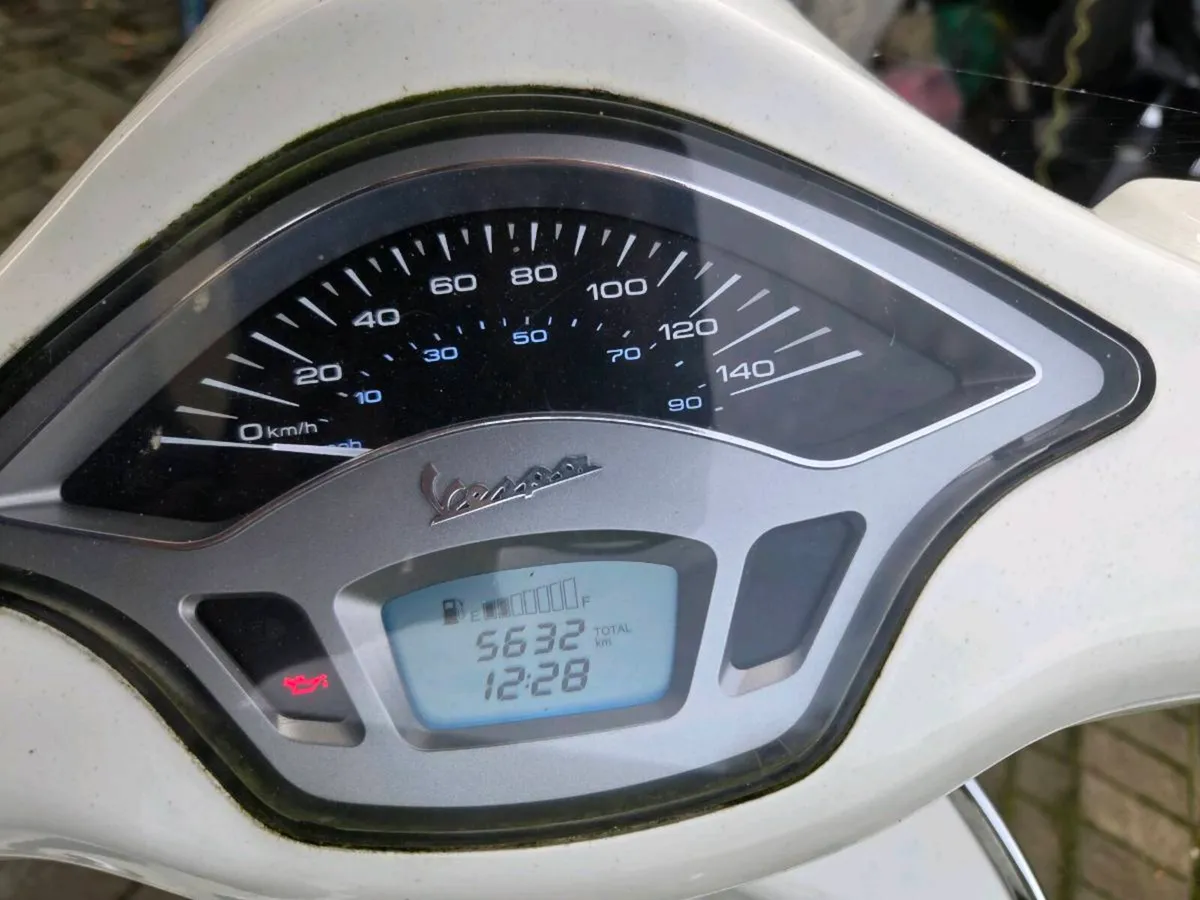 Vespa primavera 125 - Image 4