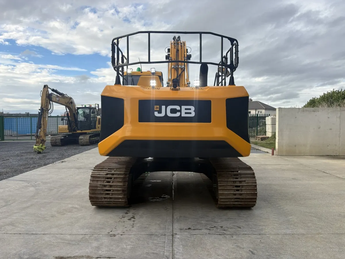 2020 JCB 220 X L T4 - Image 4