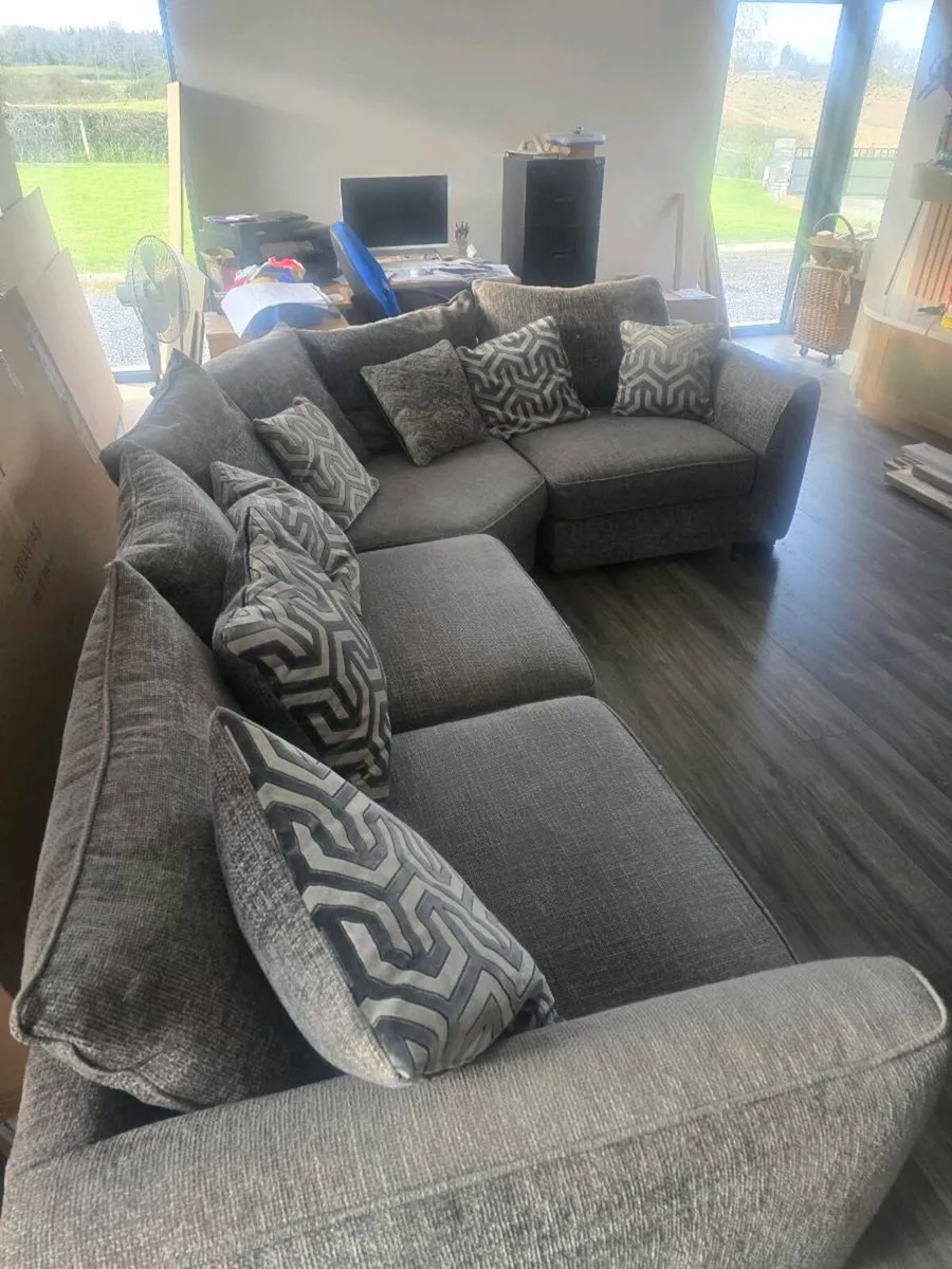 Couch and swivel chair - Image 3