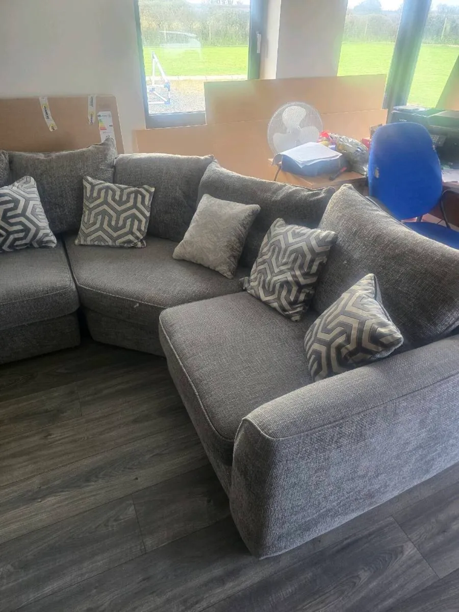 Couch and swivel chair - Image 4