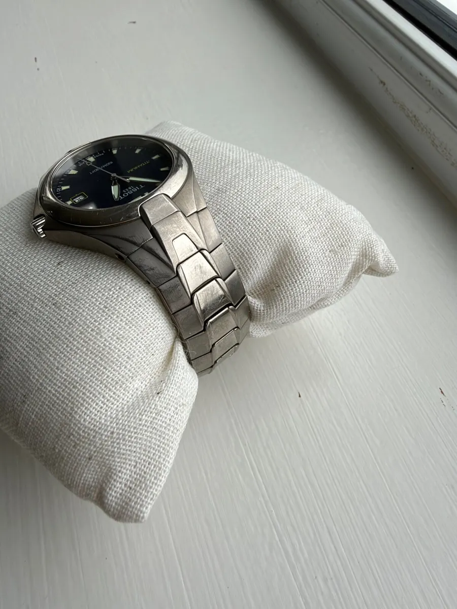 Vintage Tissot Mens Watch - Titanium Quartz Date - Image 2