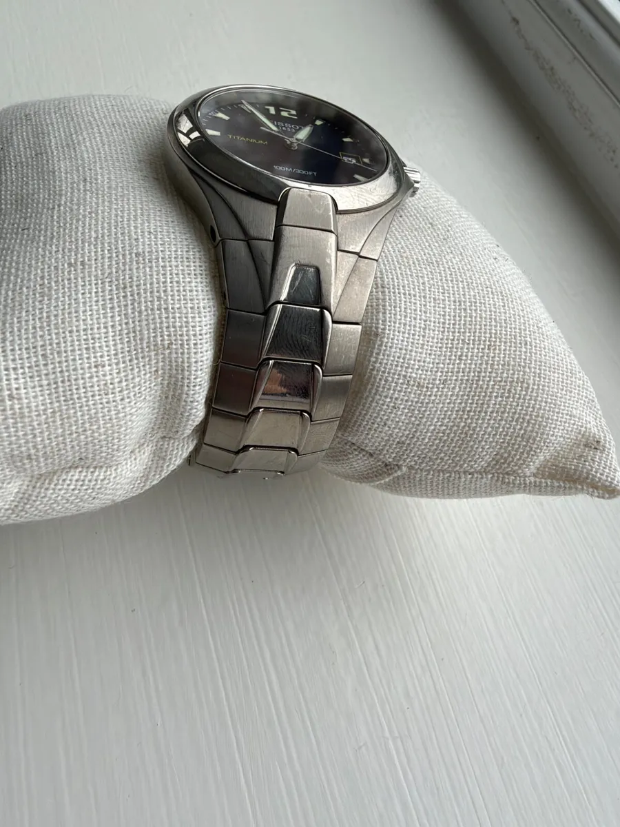 Vintage Tissot Mens Watch - Titanium Quartz Date - Image 3