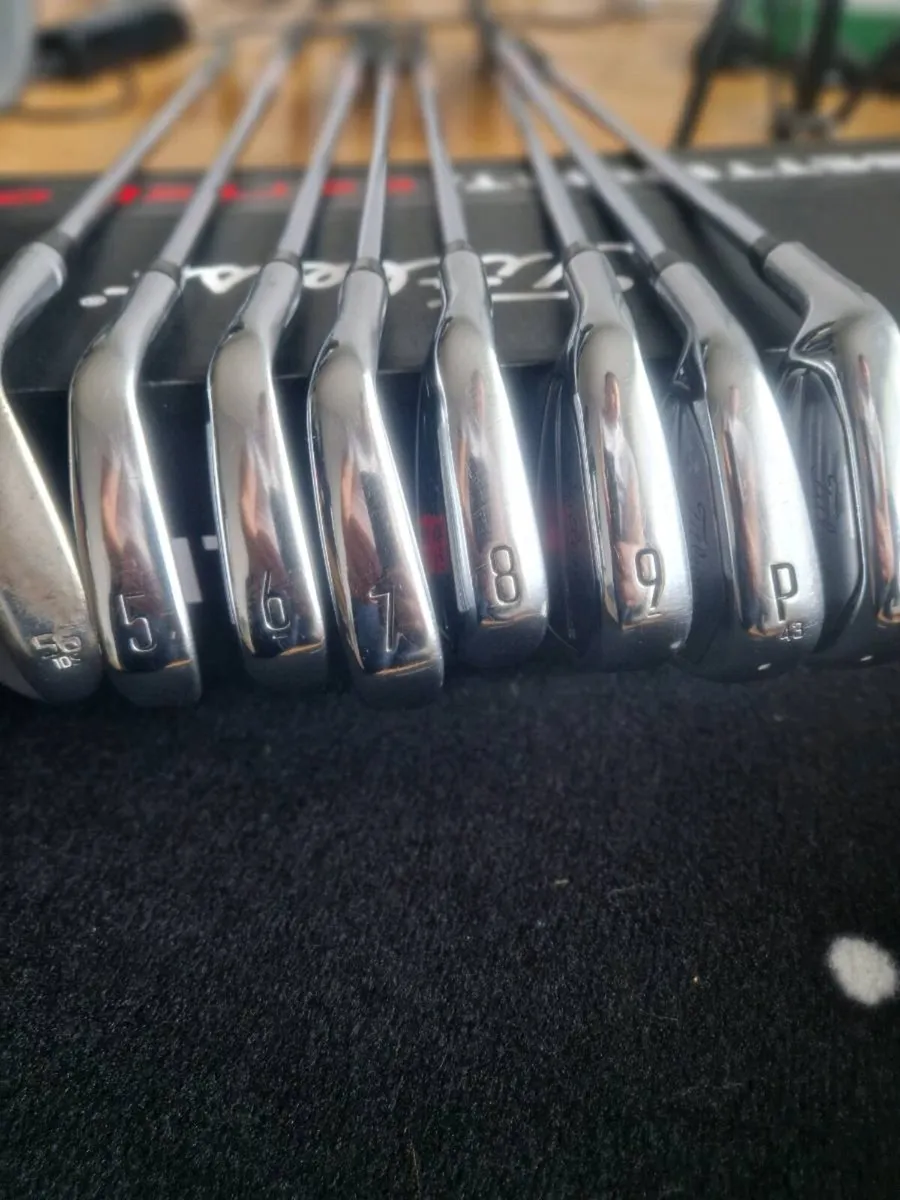 Titleist irons t200 LEFT HANDED. - Image 1