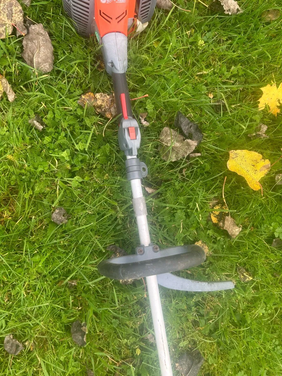 Oleo-Mac BCH 250S Petrol Strimmer - Image 3