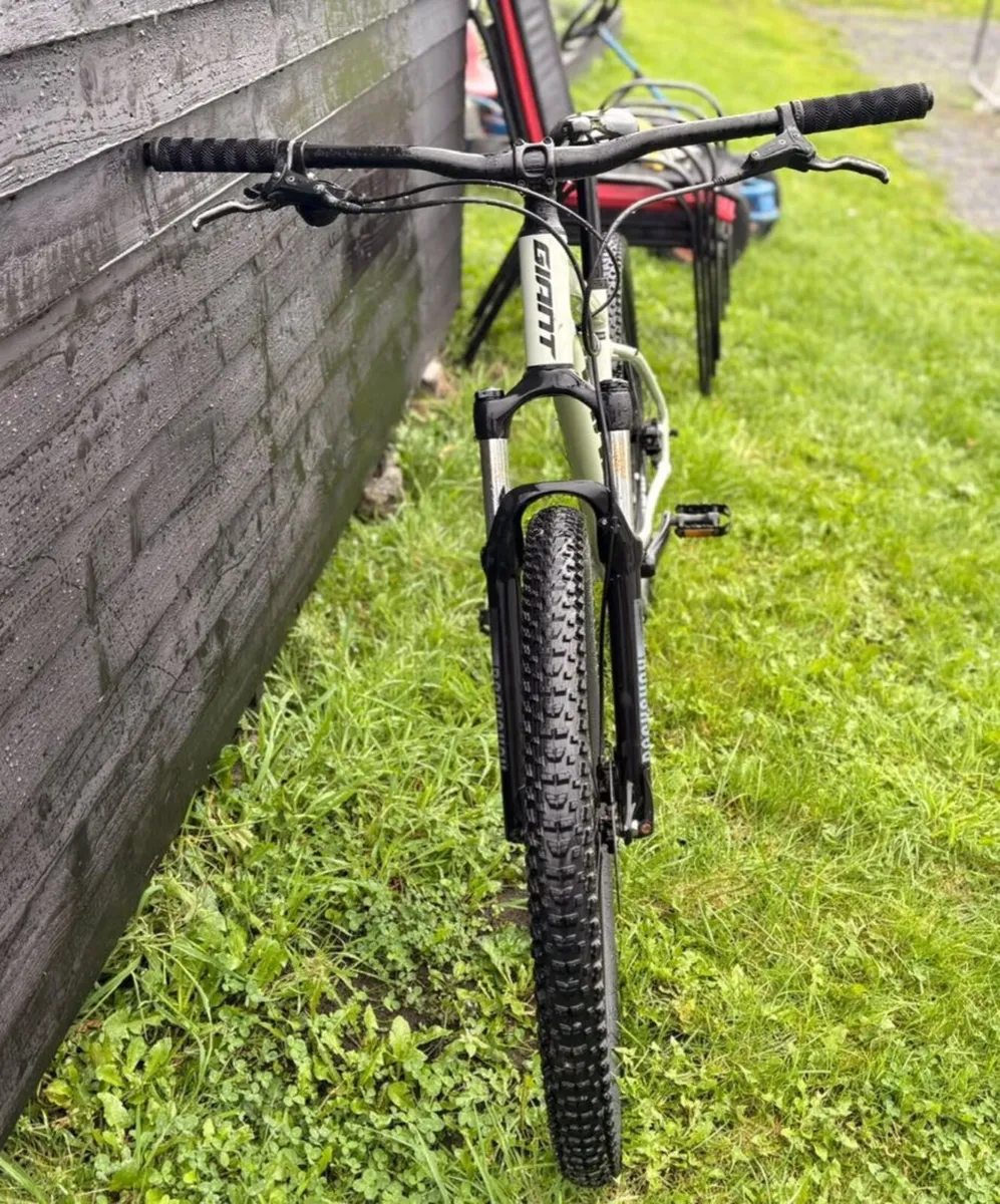 Giant Talon Bicycle - Image 3