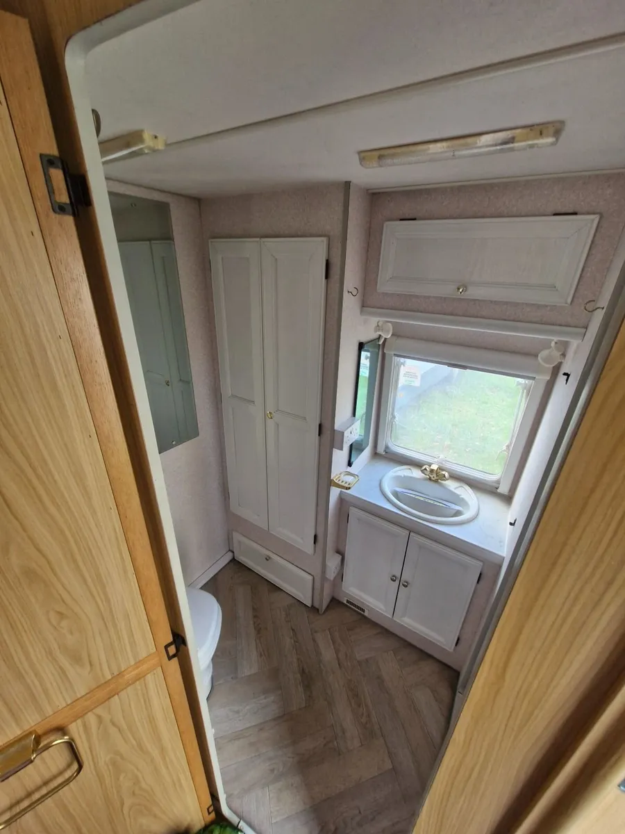 Caravan - Image 2