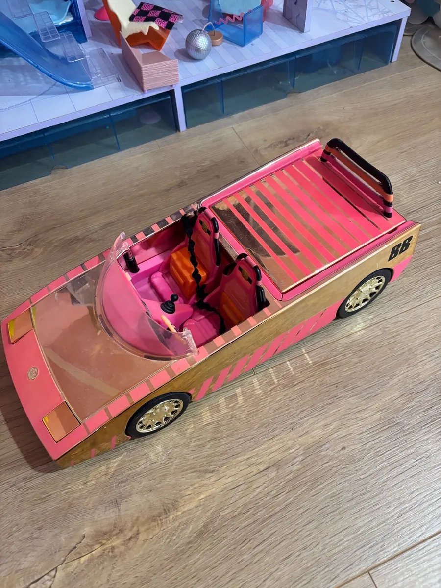 LOL sports car and cafe - Image 1