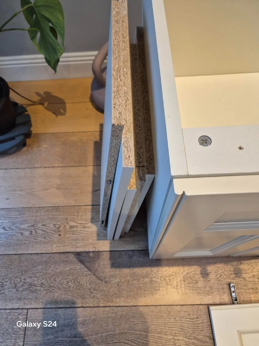 1 x Kitchen unit and doors - Image 2