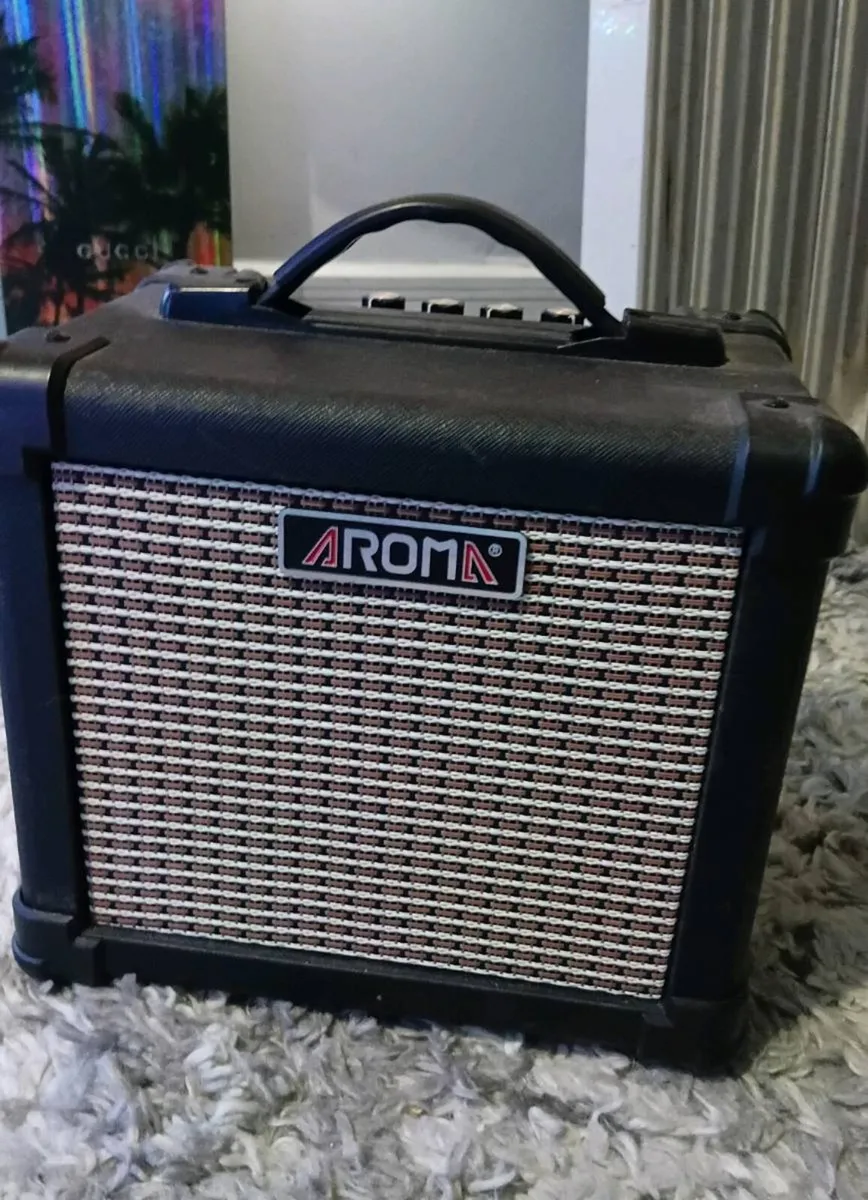 GUITAR AMPLIFIER - Image 1