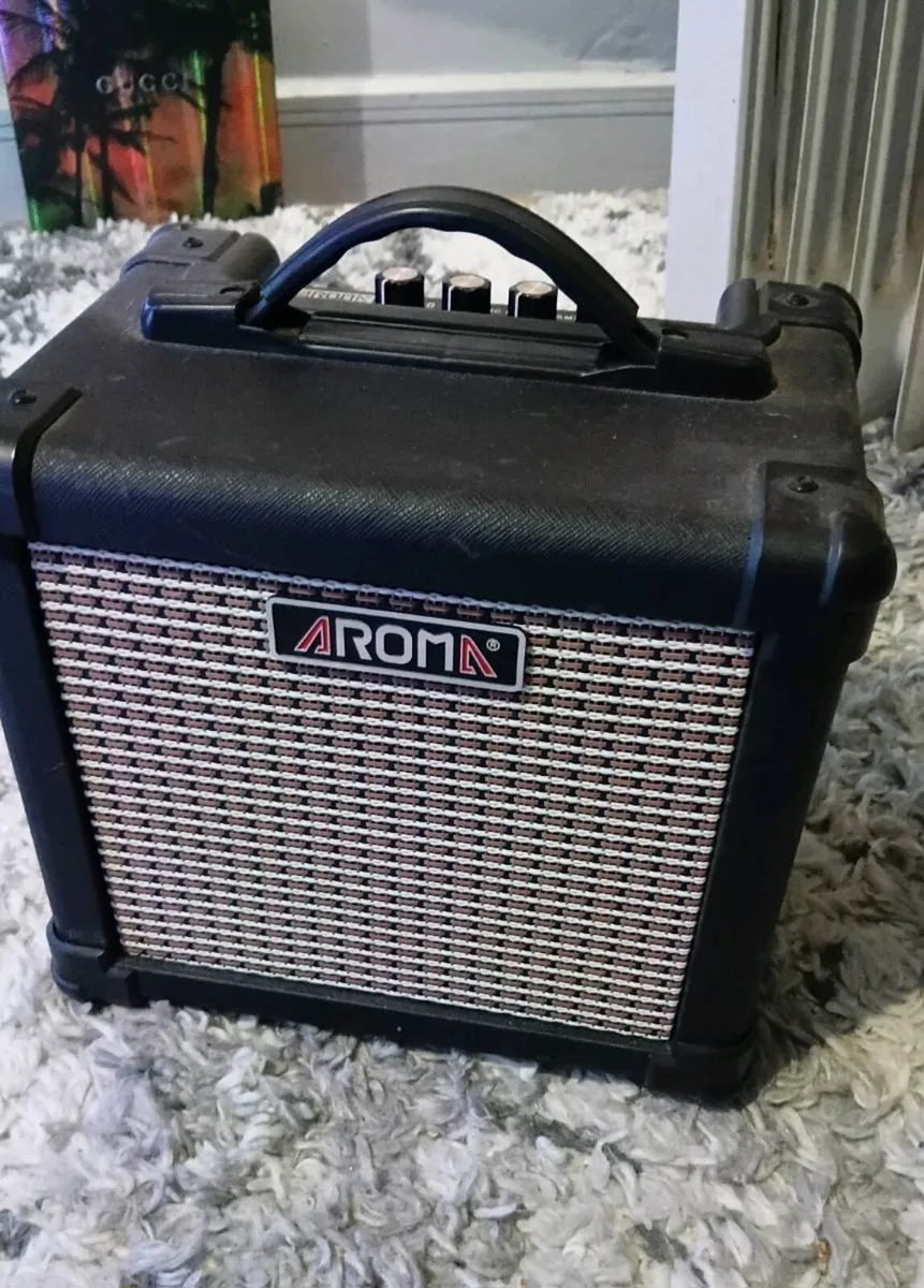GUITAR AMPLIFIER - Image 4