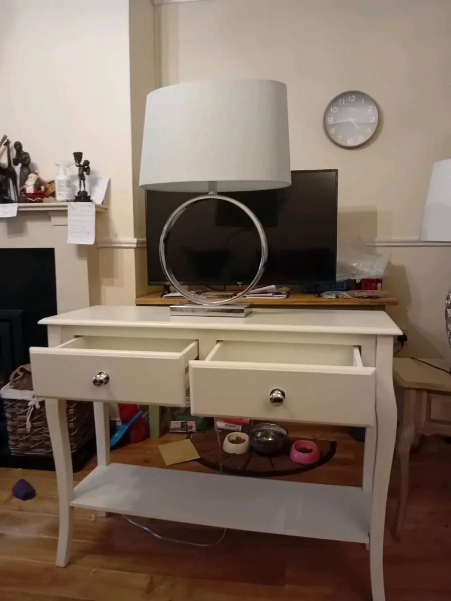 Hall table 100  and lamp 60 - Image 1