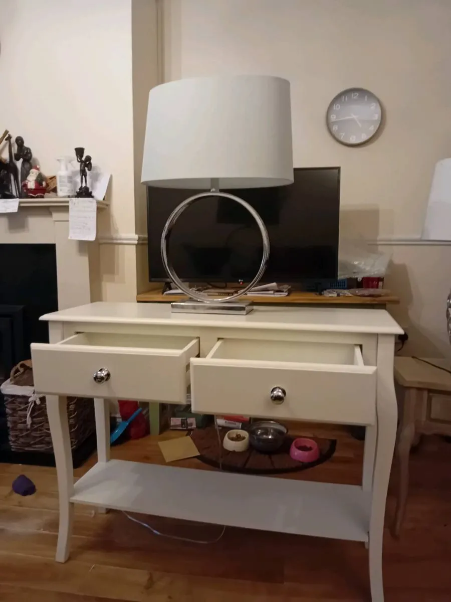Hall table 100  and lamp 60 - Image 2