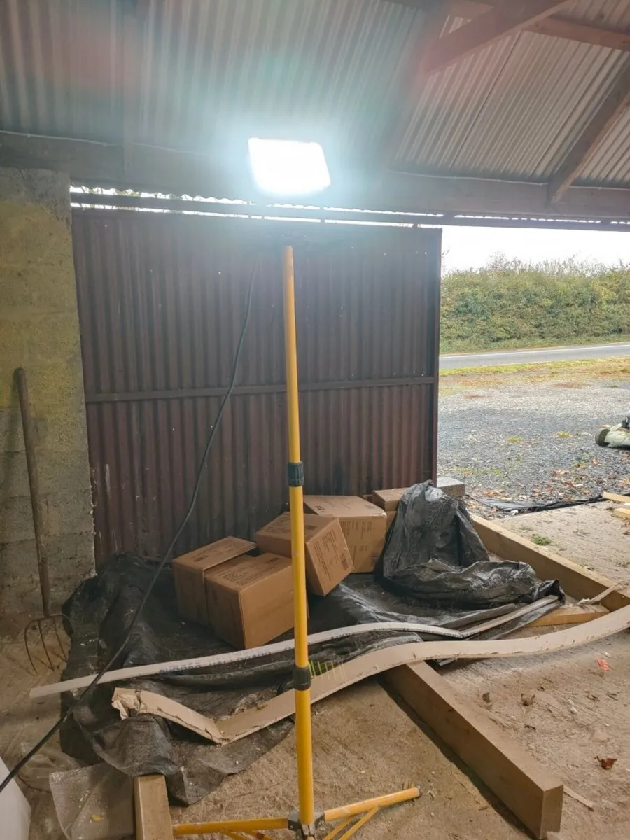 Site light with tripod - Image 1