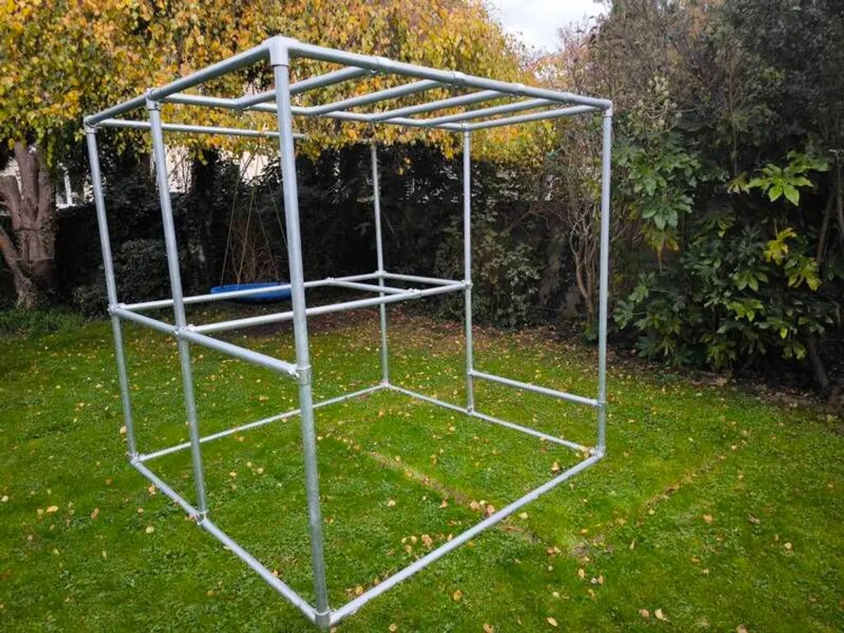 Climbing frame - Image 1