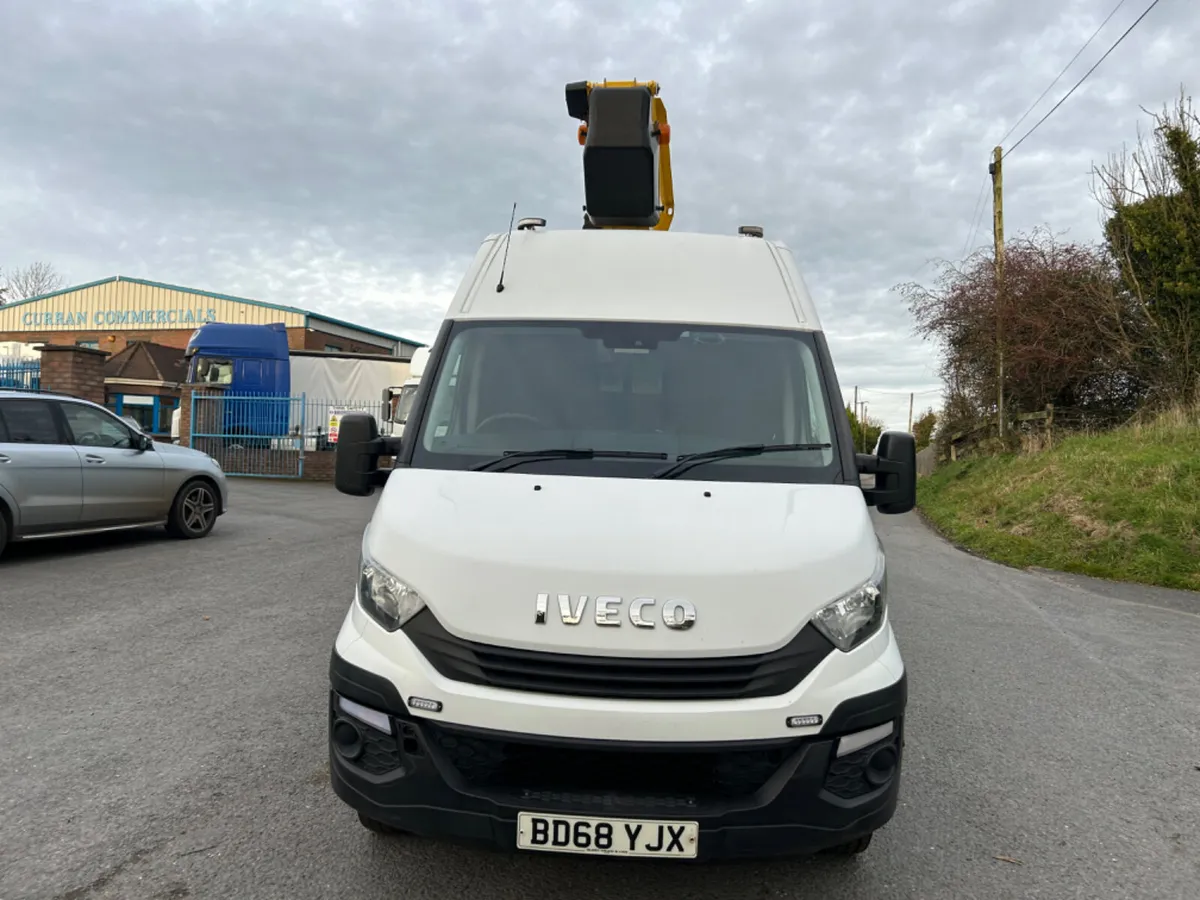 2019 iveco daily 5.2 ton 14m cherry picker - Image 2